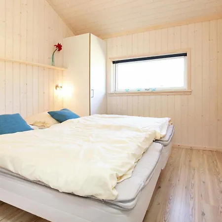 8 Person Holiday Home In Gro Enbrode *